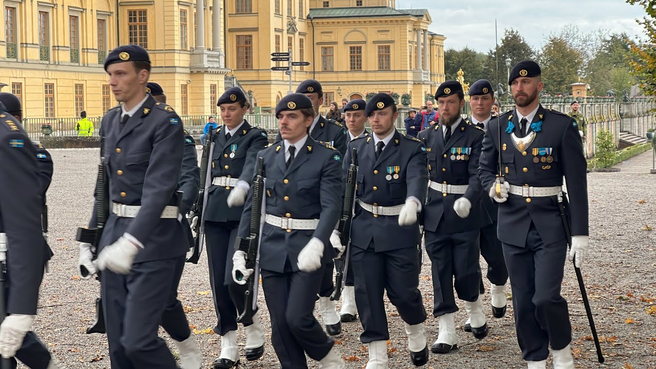 Drottningholms Slott vaktavlösning. Lv 6 Halmstad -Swedec Ing 2. Eksjö 2023-10-11