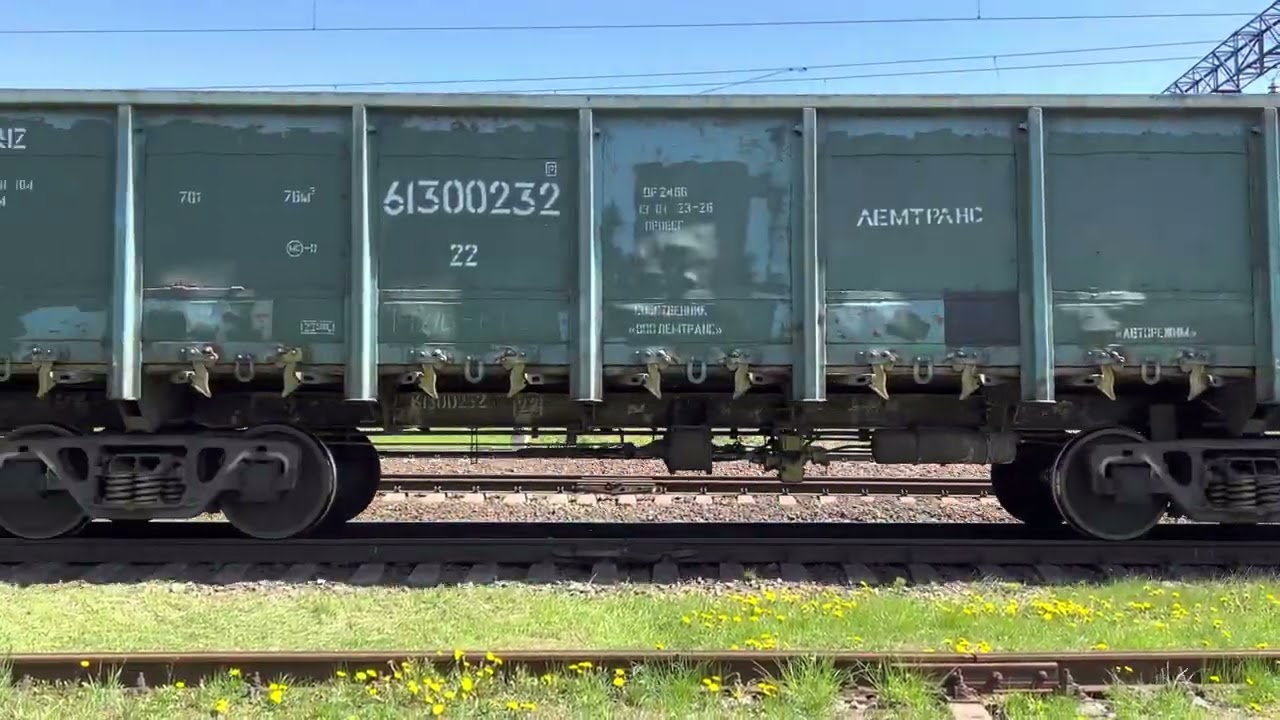 Вл80к 135 музично-вантажним потягом