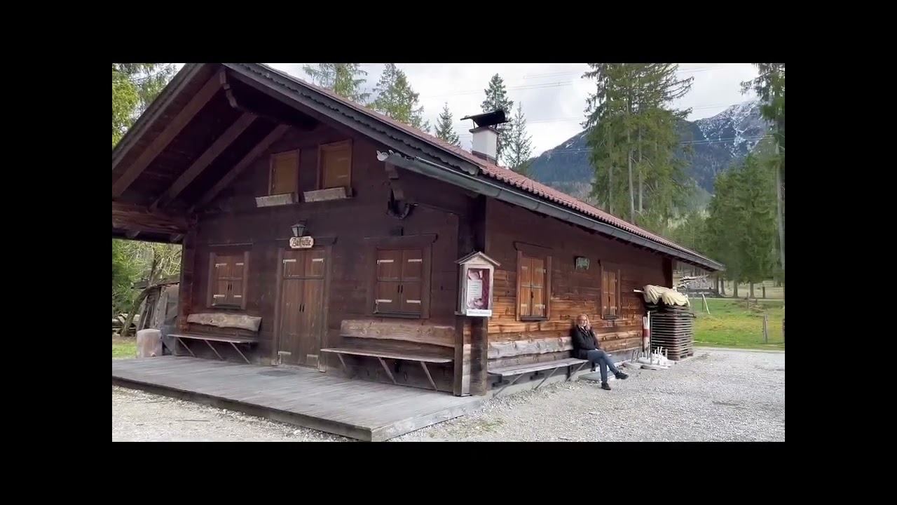 Bavaria : Wallgau Auhütte mit dem Radl