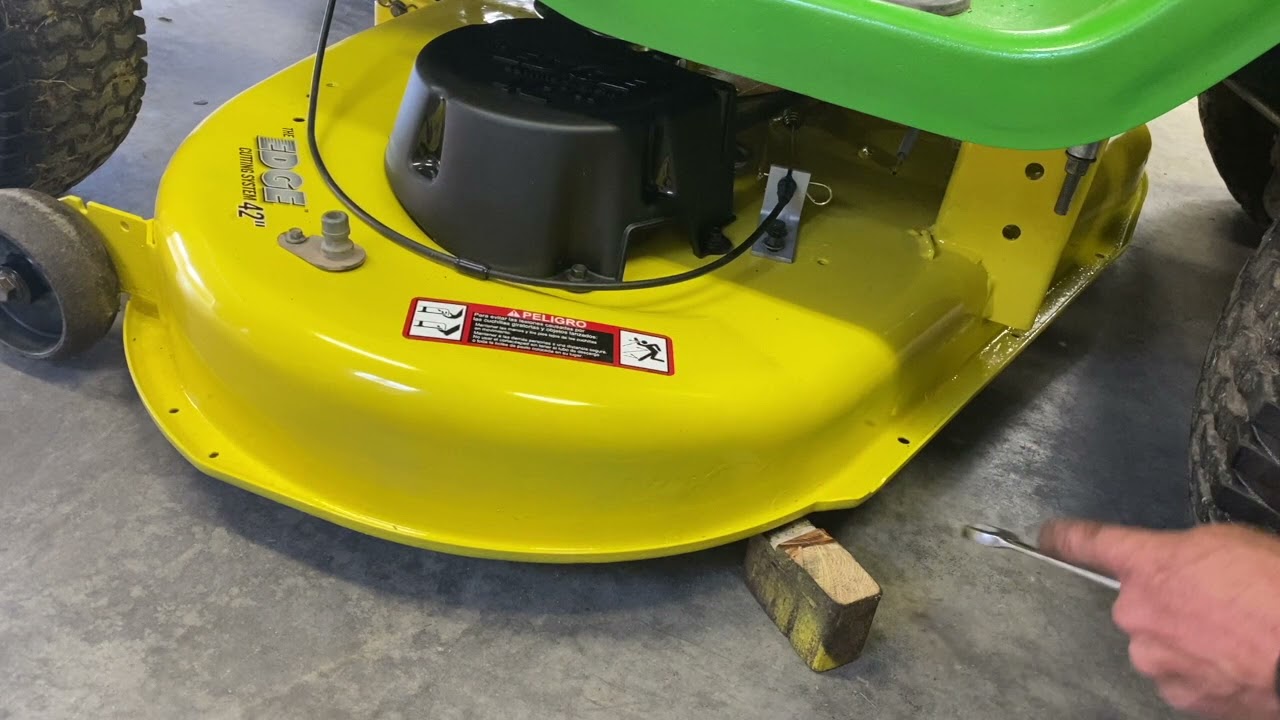 Как отрегулировать, выровнять и установить 42-дюймовую деку газонокосилки John Deere. Серия LA125...