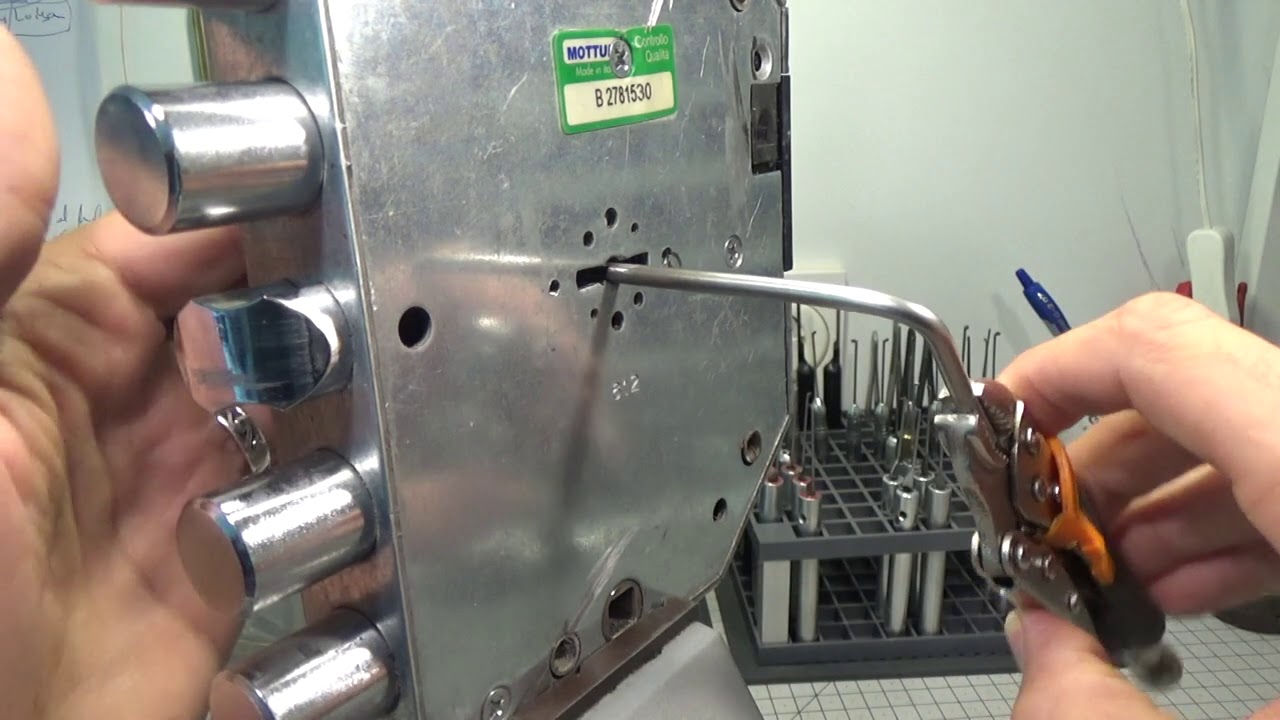 612 MOTTURA CR 6 LEVER LOCK GANZUADO, SLP & GUTTED sub eng