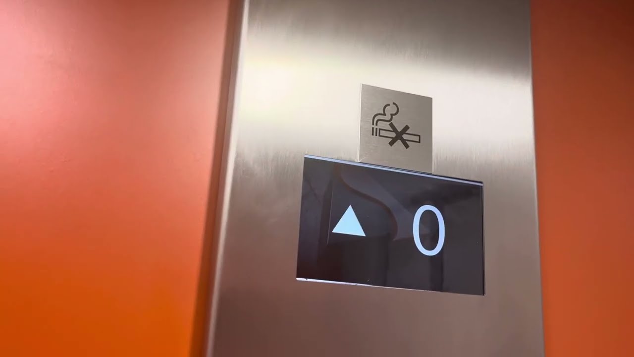 Nouvel ascenseur si tu es à la Grande-Rue 9 à La Tour-de-Peilz en Suisse ￼