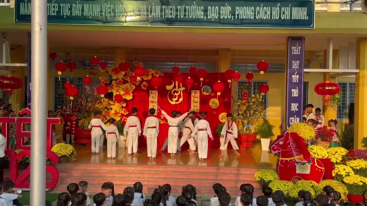 Võ nhạc Taekwondo trường Tiểu học Nguyễn Huệ 