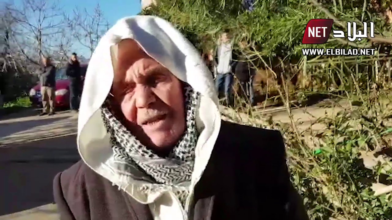 والد حافظ الشرطة قلور عبد الحكيم الذي استشهد بعد تلقيه طعنة في أثناء دفاعه عن المواطنين في قسنطينة