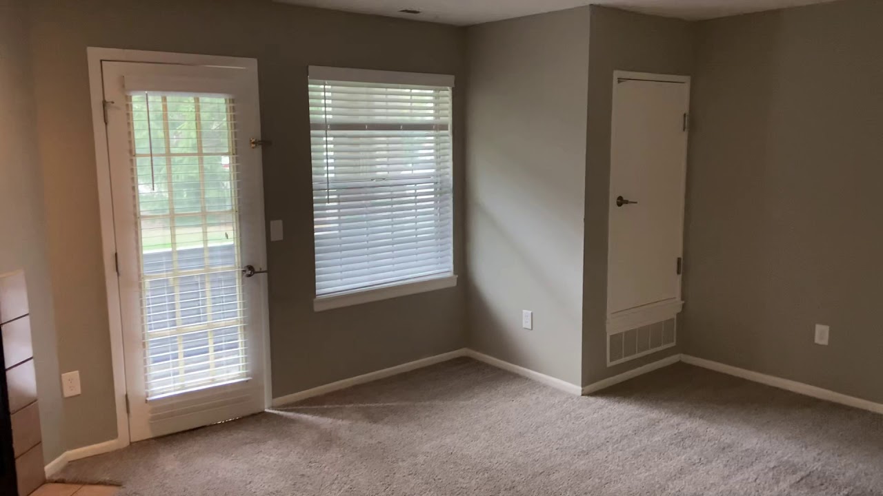 P101 1B 1B 696 sq ft Renovated Mimosa Apartment Fairlane Meadow Apartments