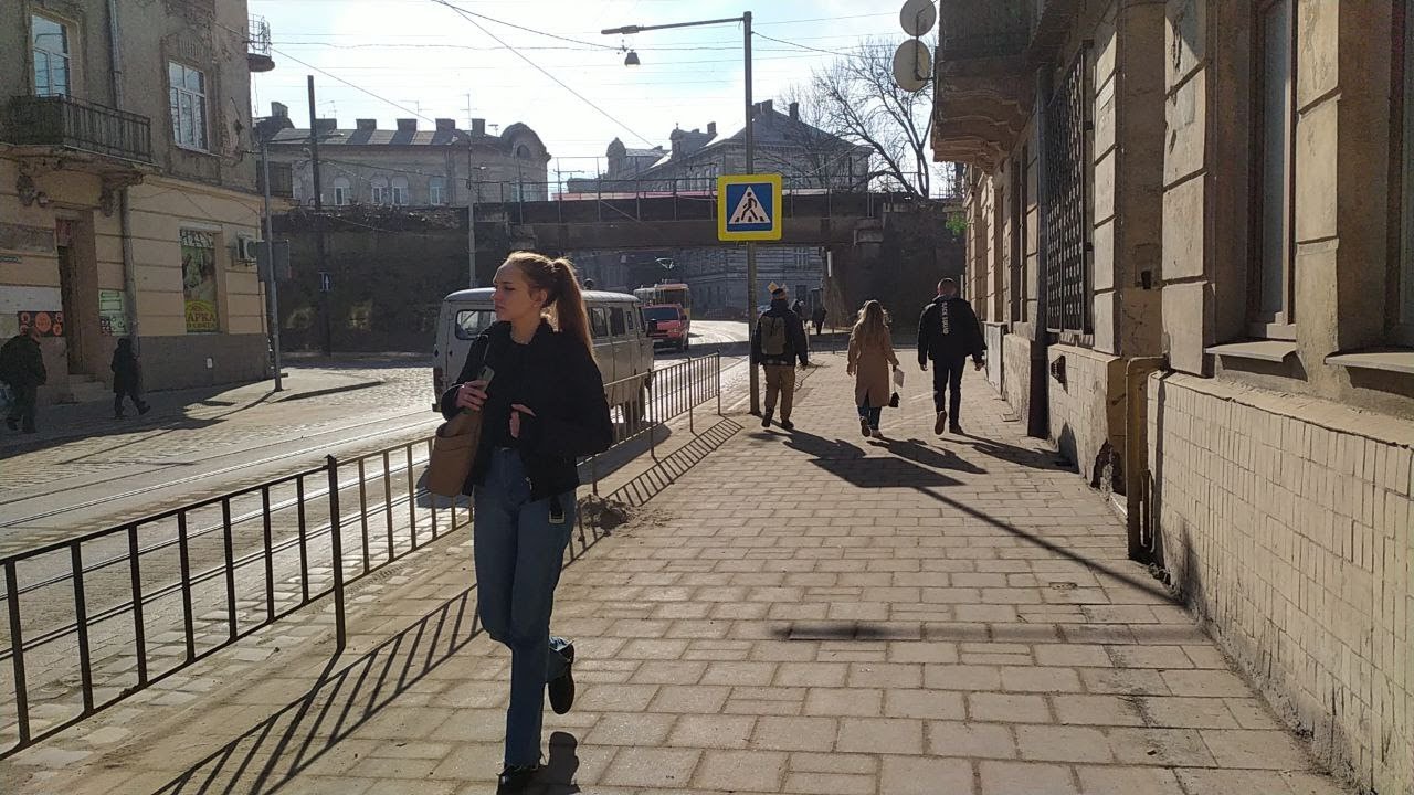Львів 2022: вулиці Замарстинівська і Хмельницького до ринку Добробут, площа Старий Ринок