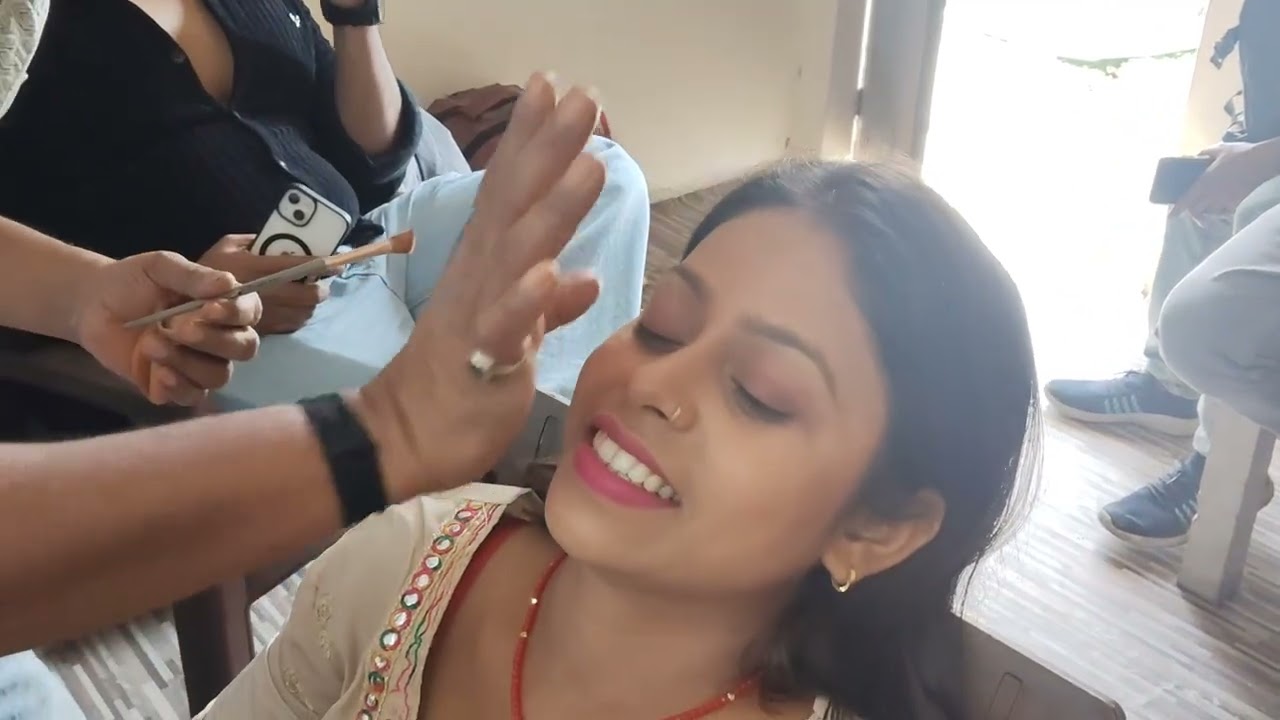 #मेकप हो रहा है