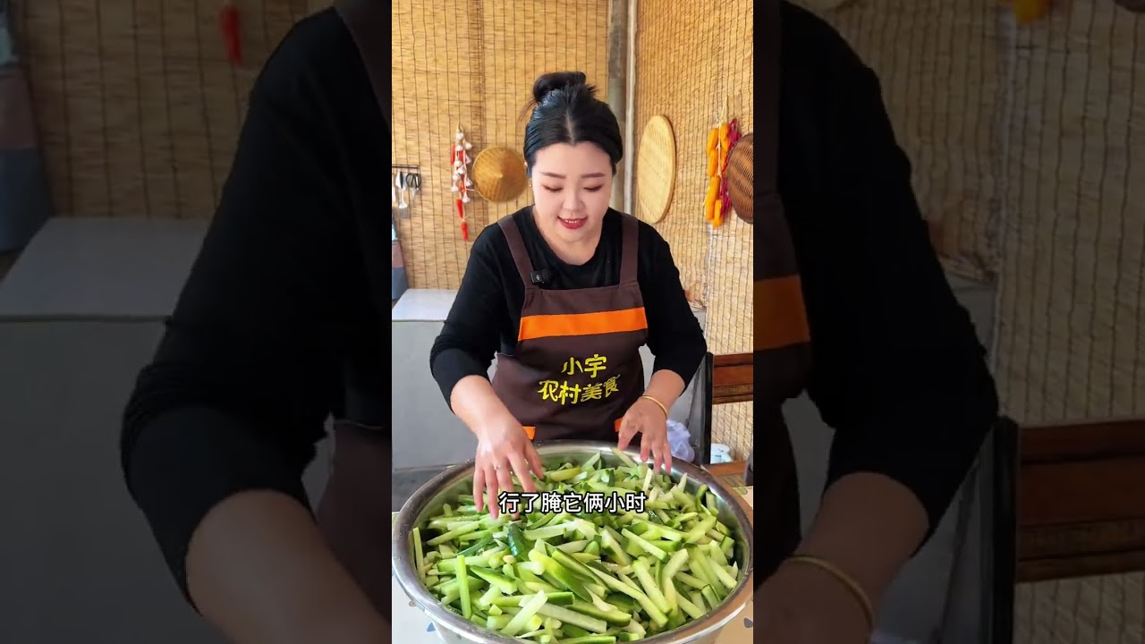 冬吃萝卜夏吃姜，这个香辣萝卜干 我们家每年冬天都会腌上两大盆，香辣 脆爽有嚼劲，哏啾啾的特别下饭，得到了亲戚朋友一致的好评，腌少了根本不够分！#我的乡村生活 #农村美食 #香辣萝卜干 #抖音美食创作