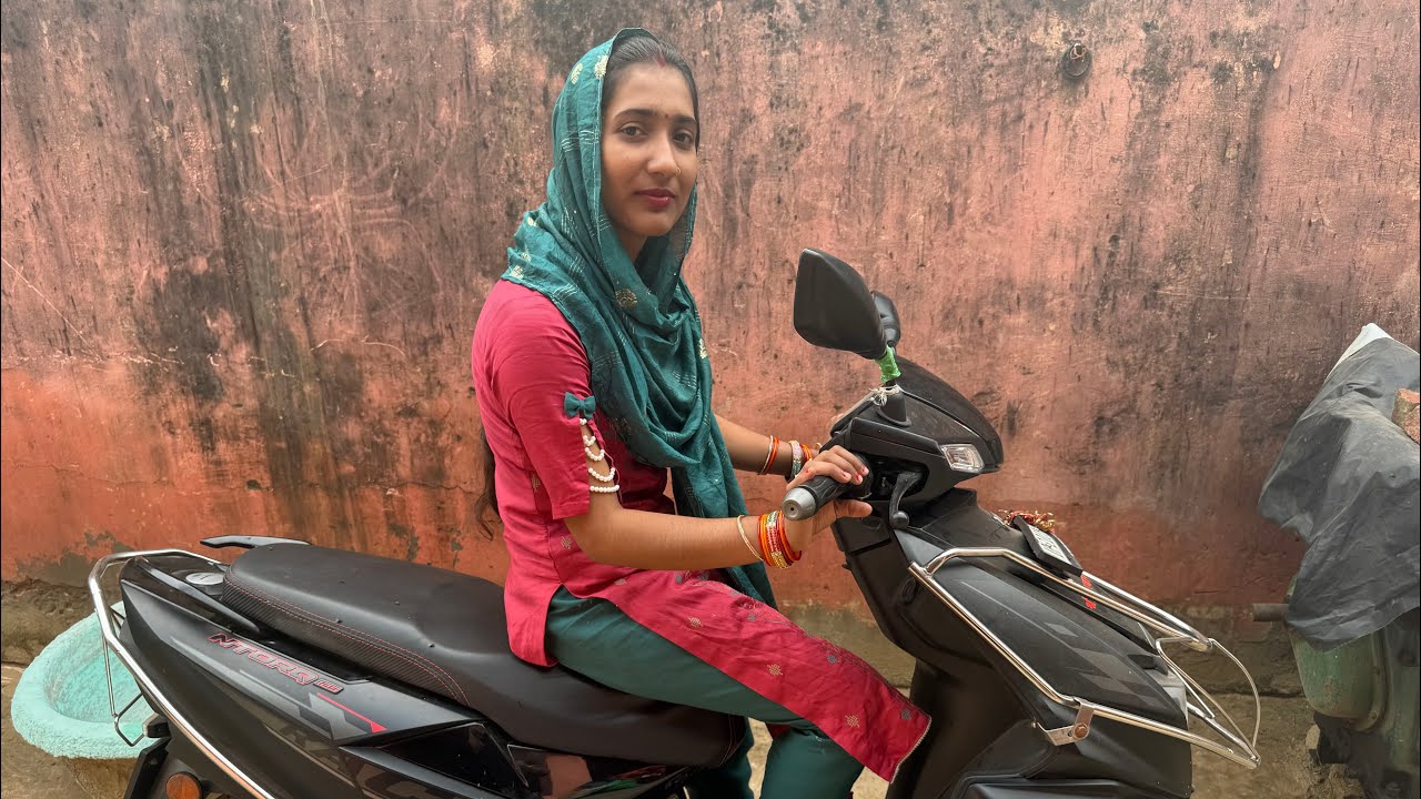 Neha ne aaj pahli bar scooty chala he li 🤣😁