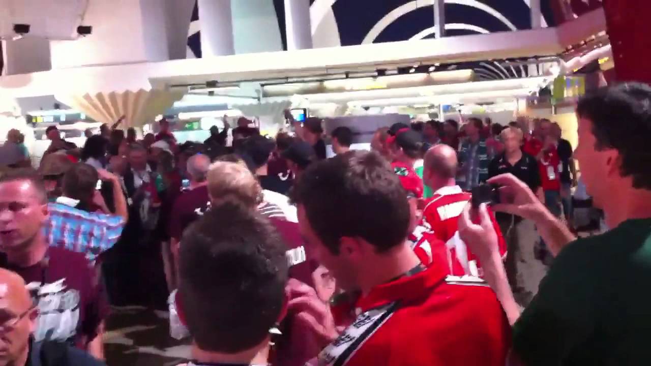 Hannover 96 am Flughafen Sevilla