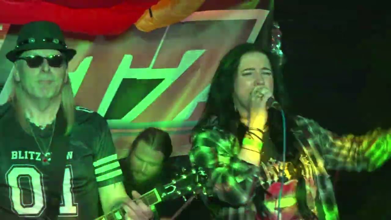 BlitZ with Annabelle Alexandra Zaychenko from Circus 66.Xmas Song.The Salutation- 20.12.2025.