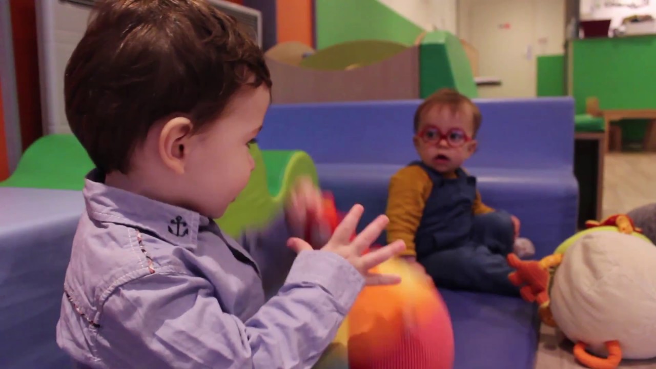 Une journ&eacute;e &agrave; la cr&egrave;che - Episode 2 - L' accueil  des enfants - Les cr&egrave;ches de TILIO