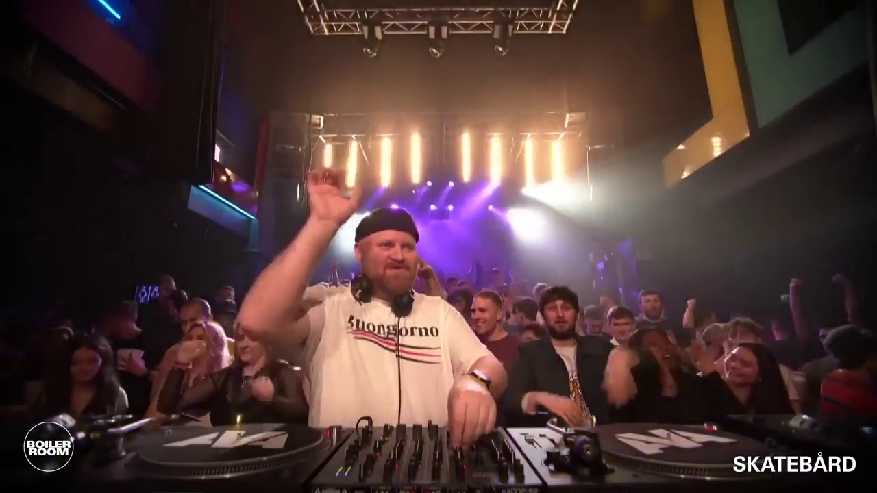 Skateb&aring;rd - Boiler Room (Kendal - Intacto)