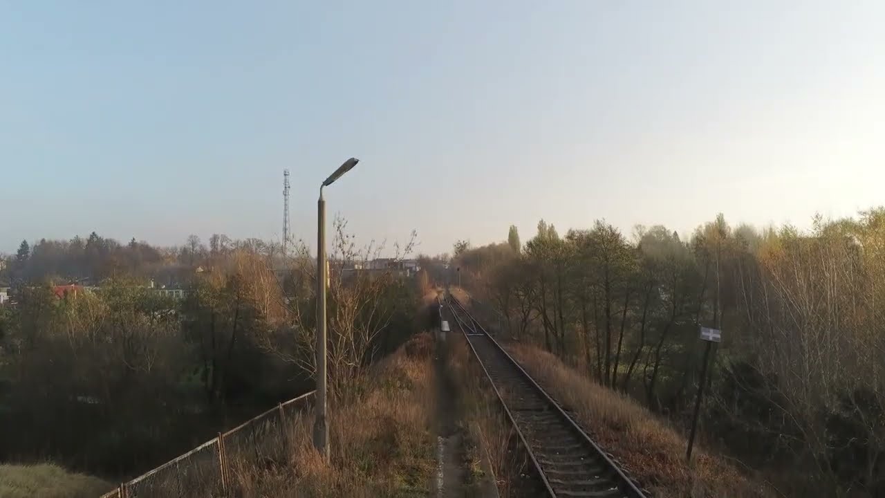 Lidzbark bez kolei – tory, które zarosły ciszą 🌾