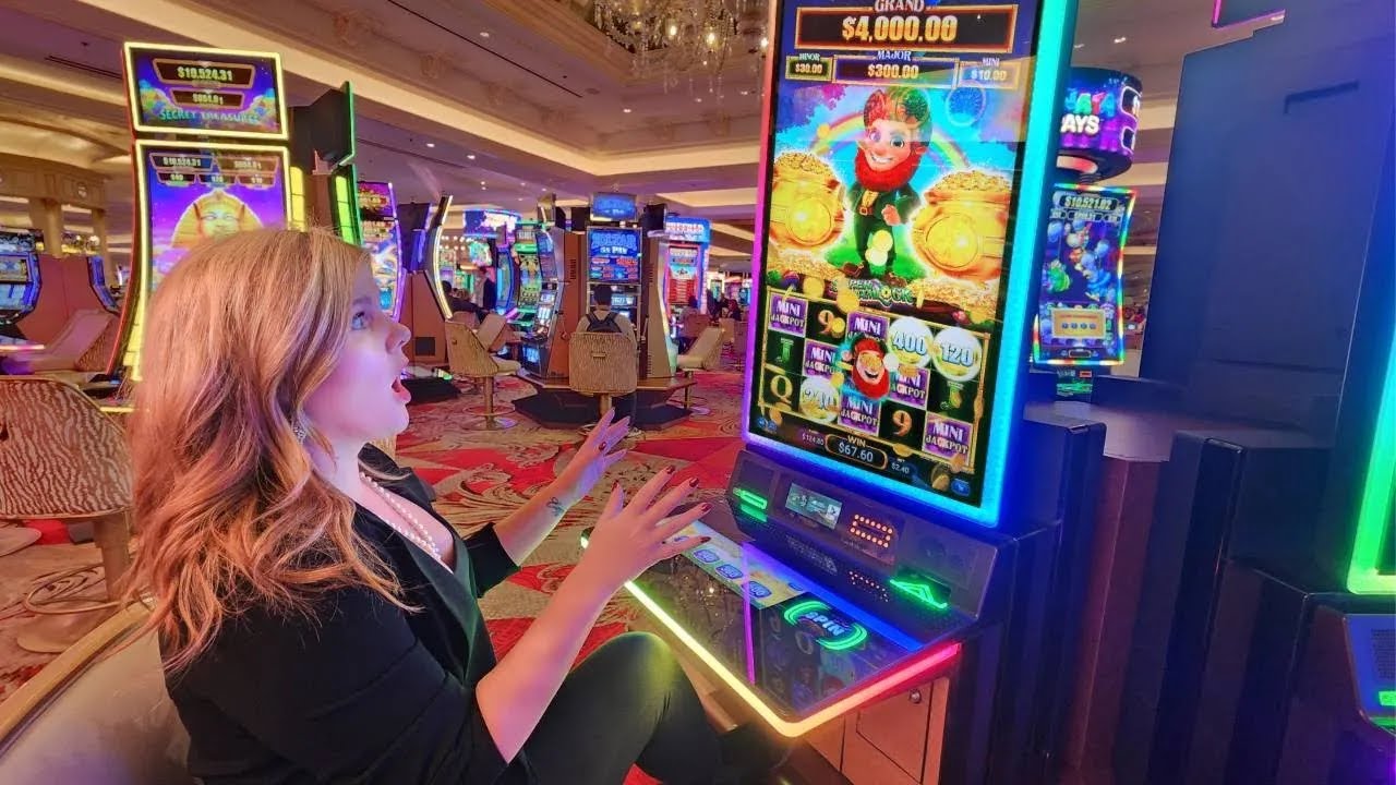 Ruby Plays the Super Shamlock Slot Machine in Las Vegas!