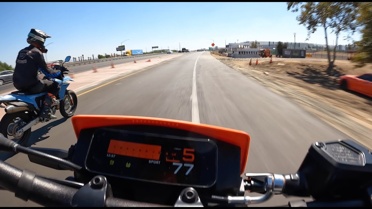 Уличная схватка! | KTM 390 SMC-R 2025 года против Suzuki DR-Z4SM 2025 года