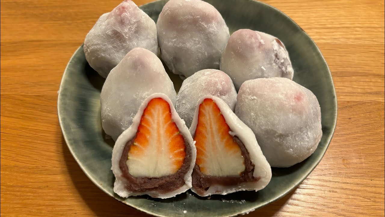 休日にいちご大福作り！