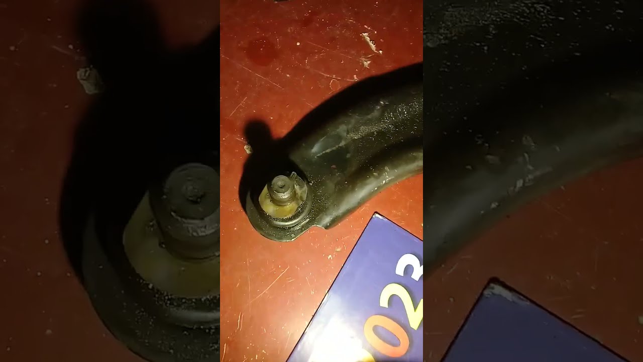 D&eacute;montage difficile de la rotule de suspension de Renault  Clio 3