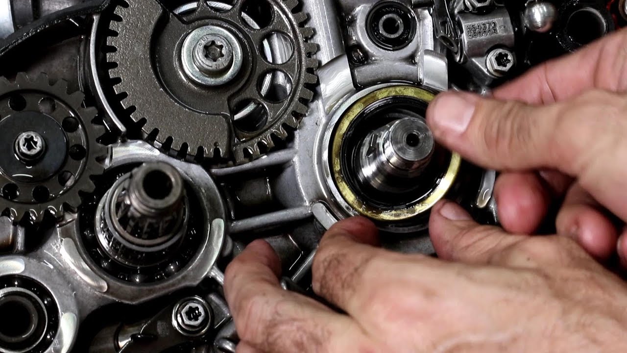 KTM/Husky 2-Stroke Crankshaft Oil Seal Replacement