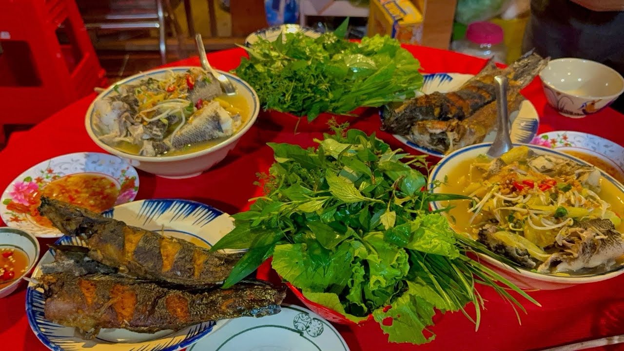 Thăm Lợp Kiếm Mớ Cá Đồng Đãi Chú Bữa Cơm Trước Khi Chú Về Sài Gòn•UMQT | #1035