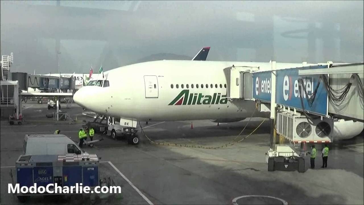 Primera llegada de Alitalia a Chile, Boeing 777 EI-DBK en SCL