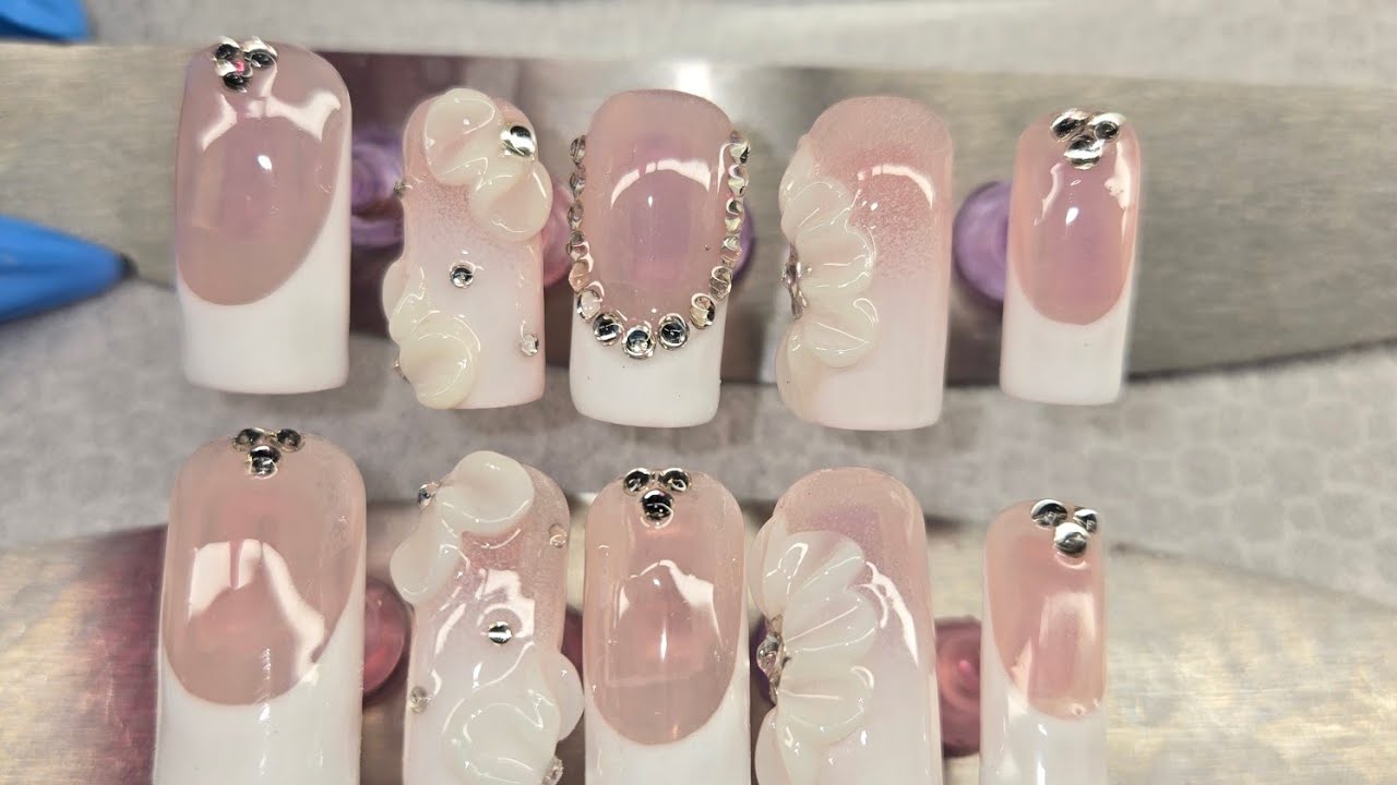COME WATCH ME DO CUTE FRENCH TIP 💅 #frenchtip #nailart #funnails