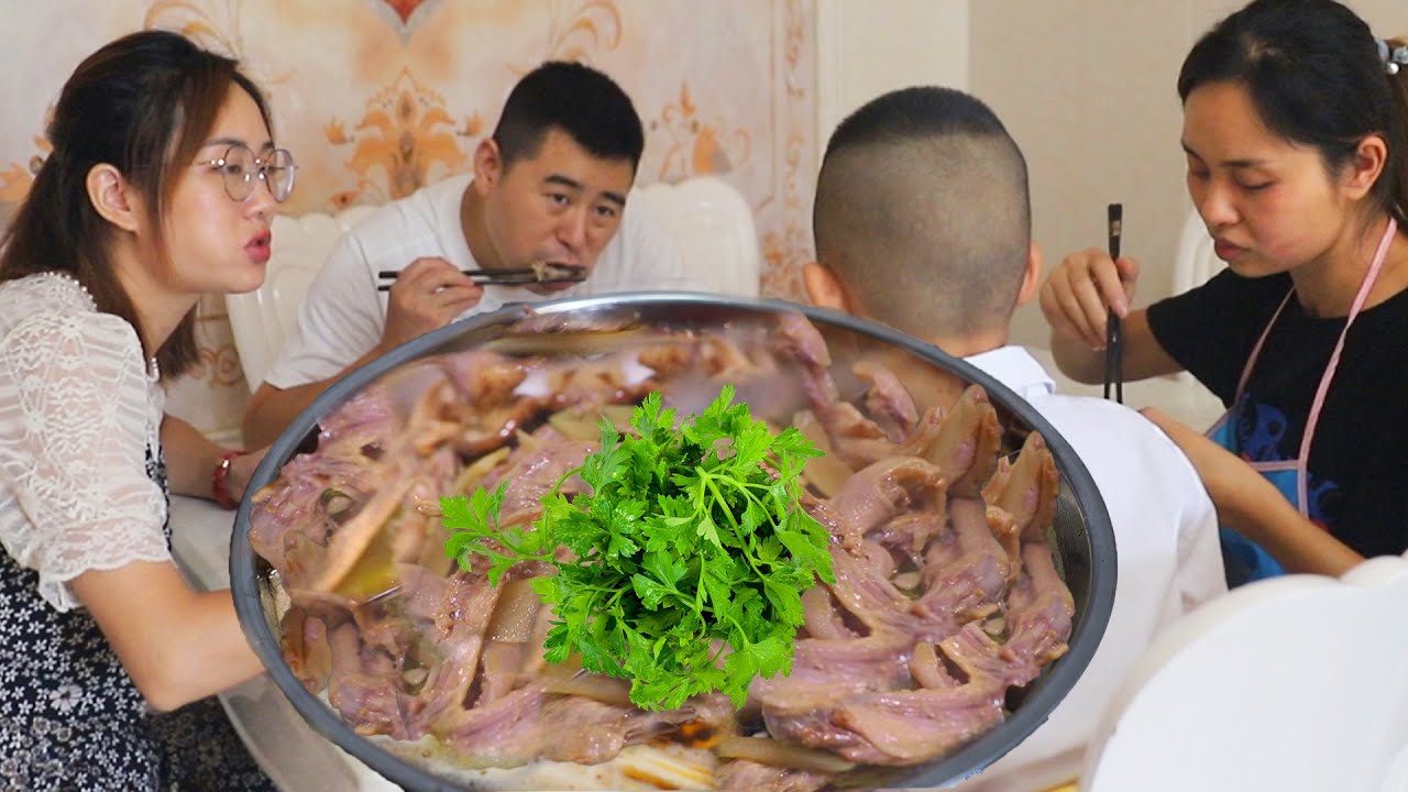 Семейный ужин сестры, сычуаньская кухня, острые и кислые утиные крылышки и утиные ножки