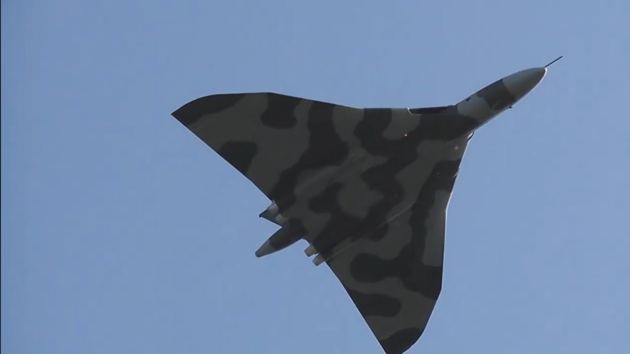 Vulcan XH558 Aborts Landing (( PLUS )) @ Doncaster Airport