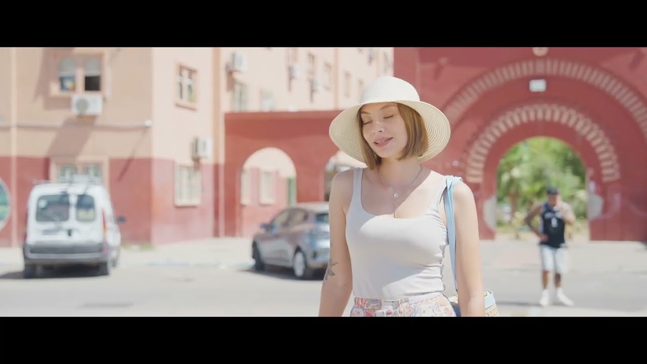FLAVIE EN ROSE - ROMANTIQUE (CLIP OFFICIEL)