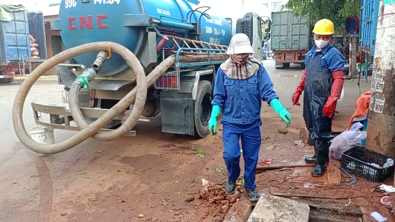 Chợ rau Hóa Đình một buổi sáng quá nhiều xe cộ 