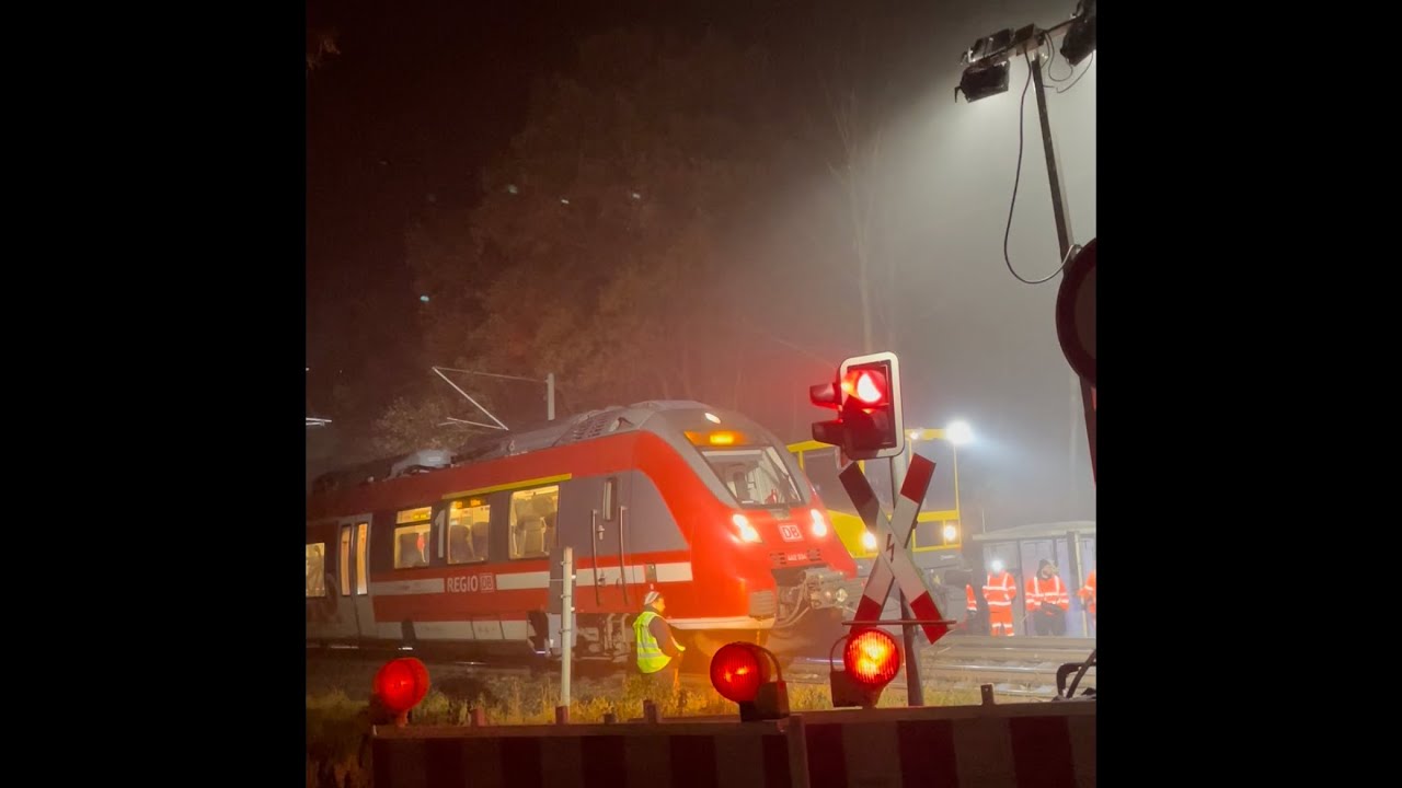 Rottenwarnanlage l&ouml;st aus und Zug f&auml;hrt durch Baustelle sowie Gleisarbeiten