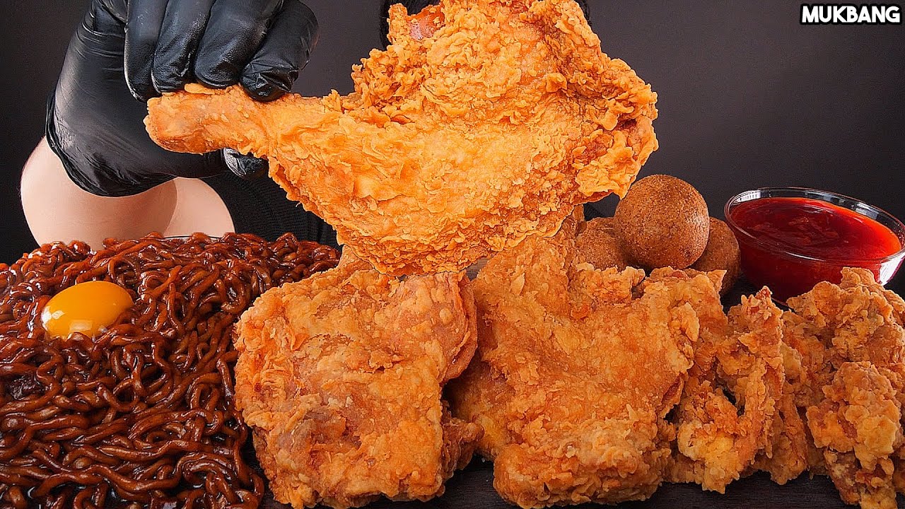 жареный цыпленок и лапша Black Bean Noodles & Fried Chicken Cheese balls EATING ASMR MUKBANG