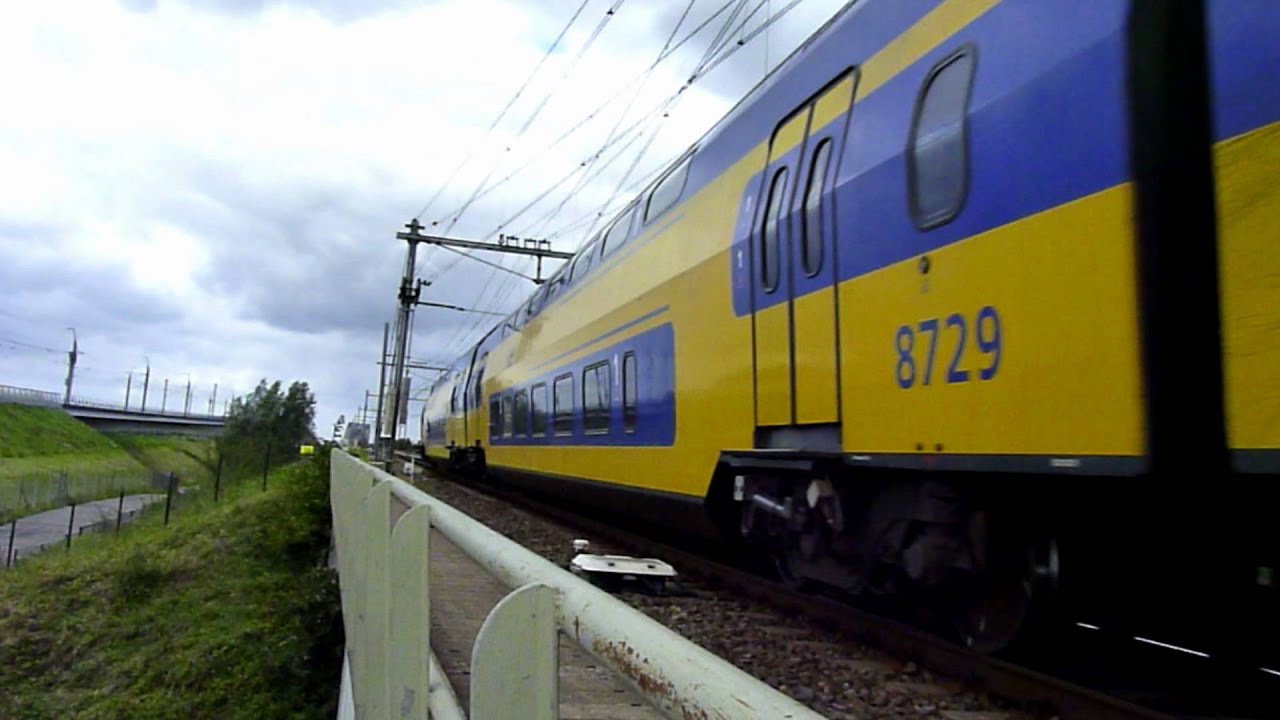 VIRM 8729, 15 september 2010. Moerdijkbrug, south side.