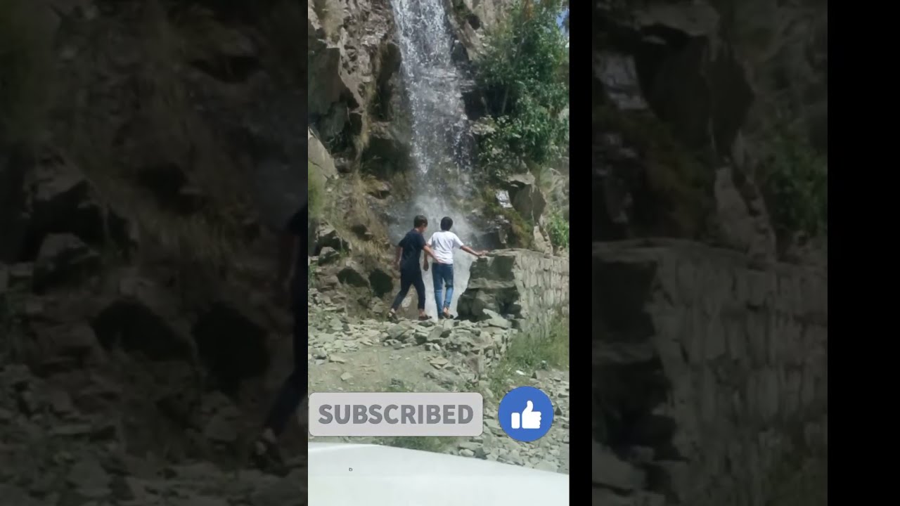 ابشار اور بچے ، چترال ٹو بونی روڈ پر انتہائئ دلکش نظارہ #waterfall #booni #mountains #lowerchitral
