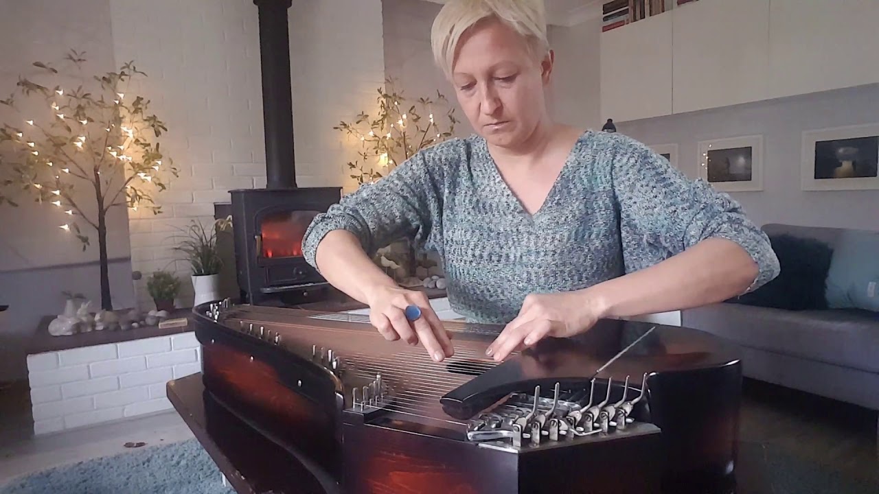 Chillout Session - Soi vienosti murheeni soitto, played on kantele by Eerika Franklin