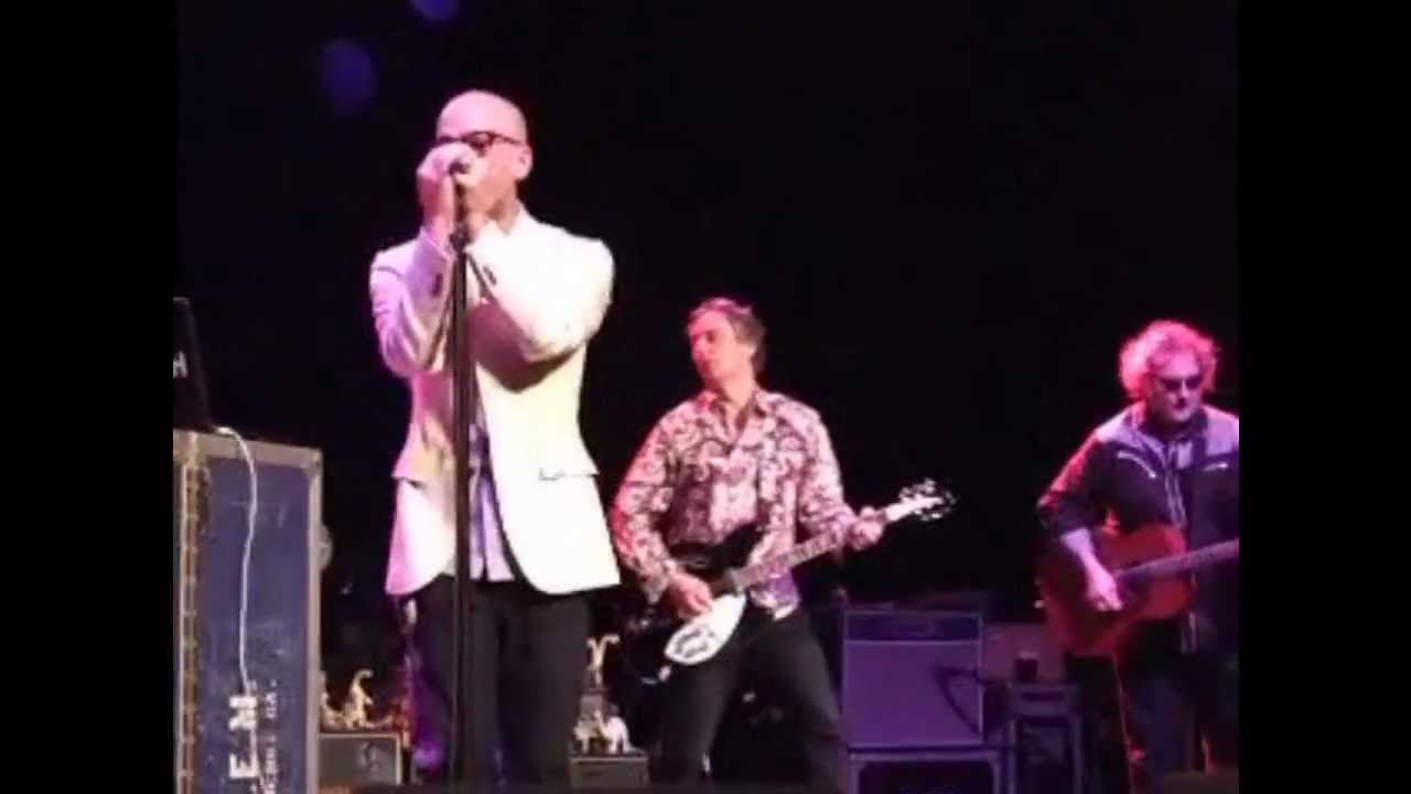 R.E.M. - Welcome to the Occupation (Live At the Olympia, Dublin, 2007)