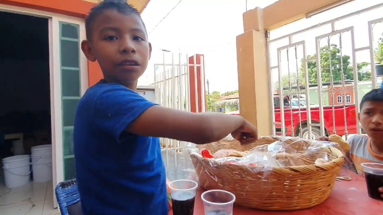 Llegan Niños Vendiendo Pan Y Se Los Compramos Todo 🤪| Aparece El Taquero 😂