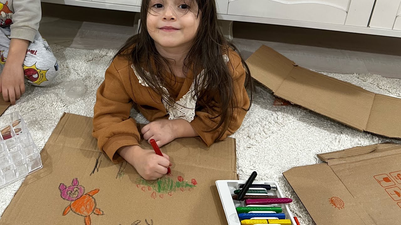 Melisa ve yusufla kartona resim çizdik