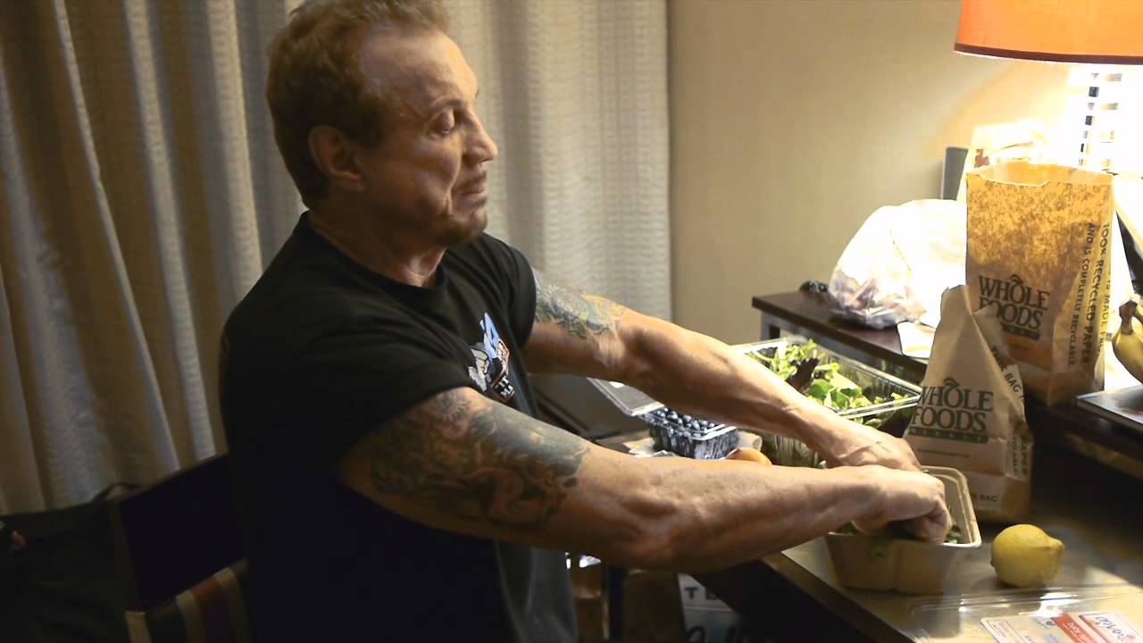 DDPTv DDP Shows You How to Eat Healthy on the Road!