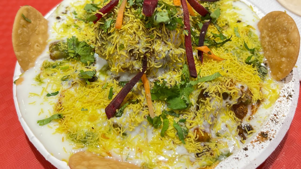 Chaat Bazaar Phoenix Mall dahi Bhalla papdi chaat #pune #phoenix #mall #india #food #love #chaat
