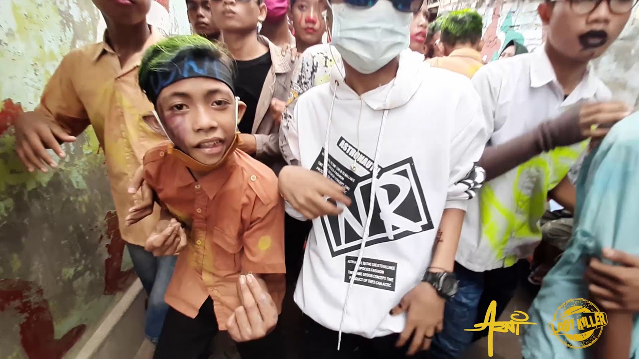 ARNY%%%. TRADISI Hari raya desa pulau mandangin, ARNY kembali ke jalan