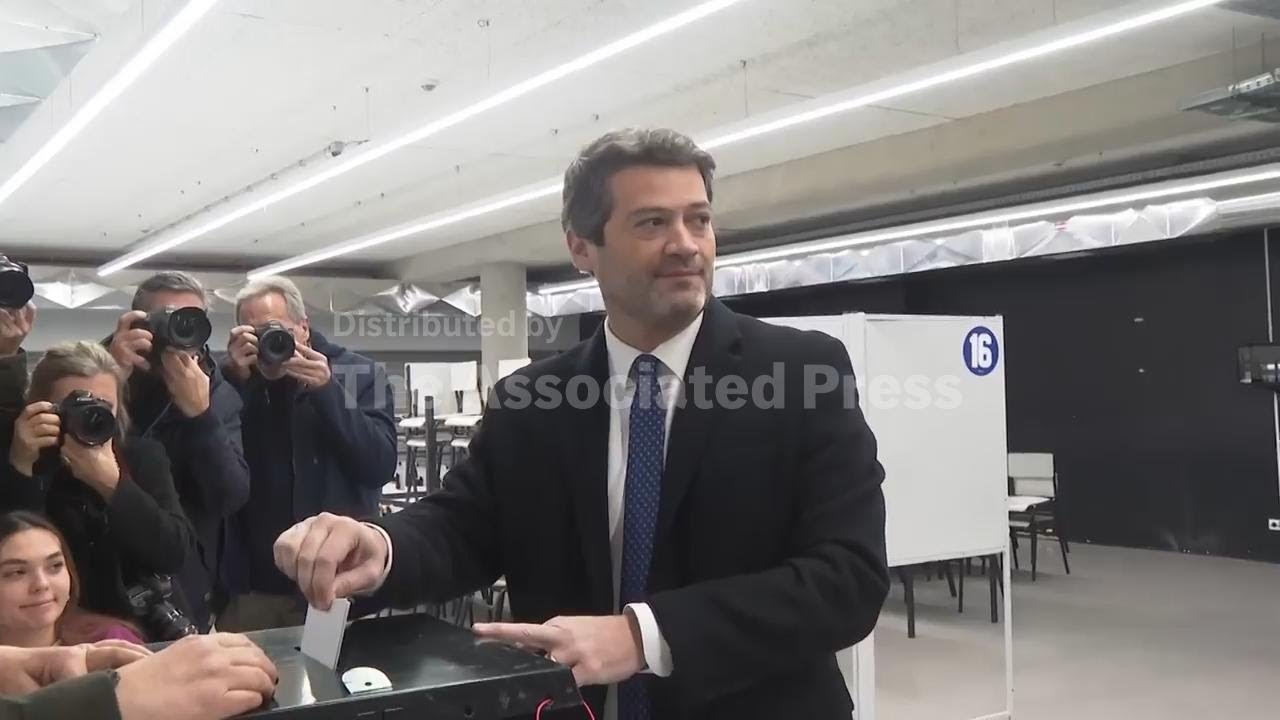 Hard-right candidate Ventura casts ballot in Portuguese presidential election