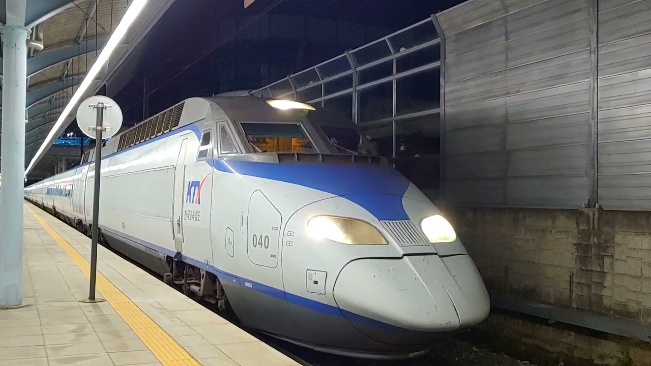 한국철도공사 부산행 KTX 대전역 진입 발차