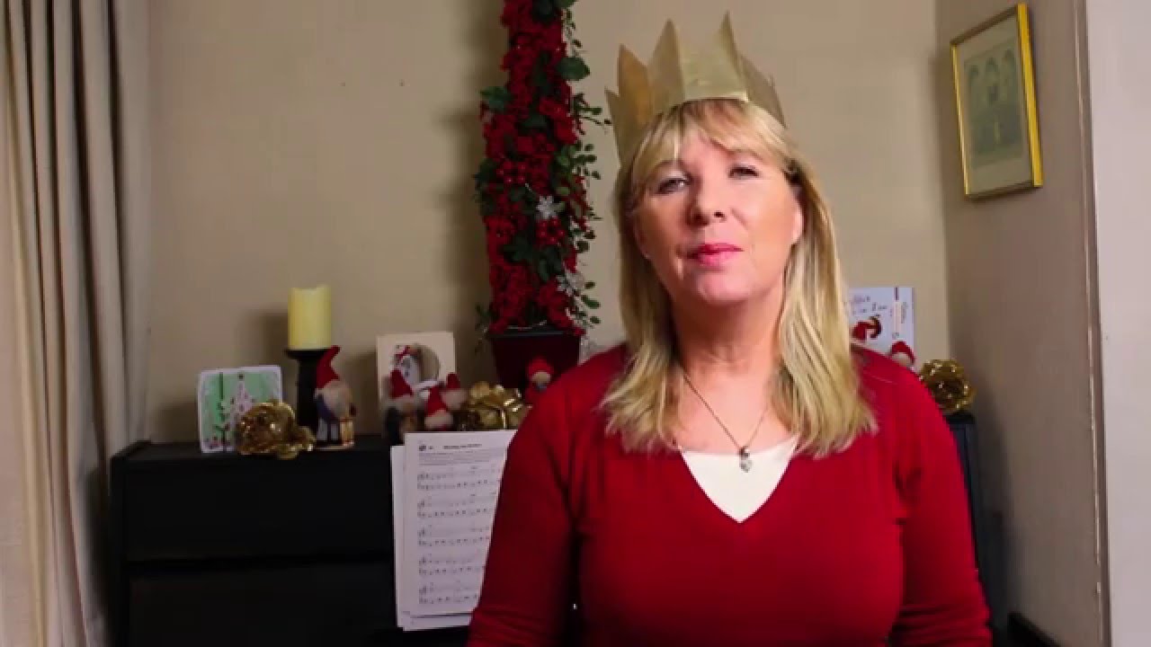 How to Make a Paper Hat for your Christmas Cracker