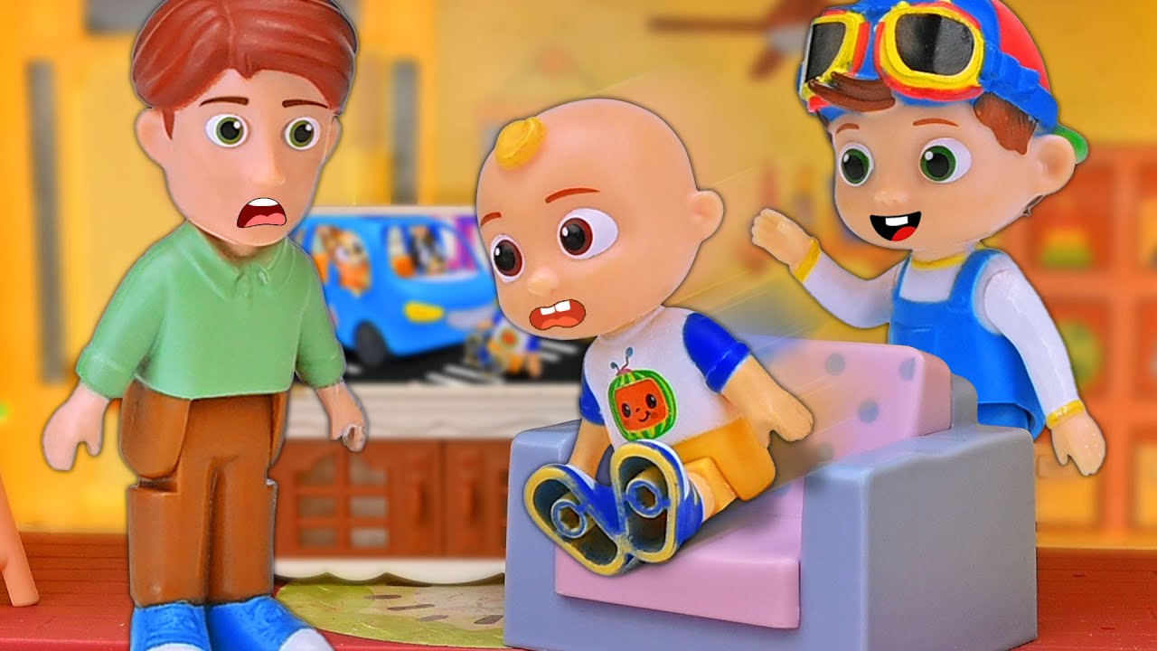 JJ goes on a picnic and is teased by Tomtom | Pretend Play with Cocomelon Toy