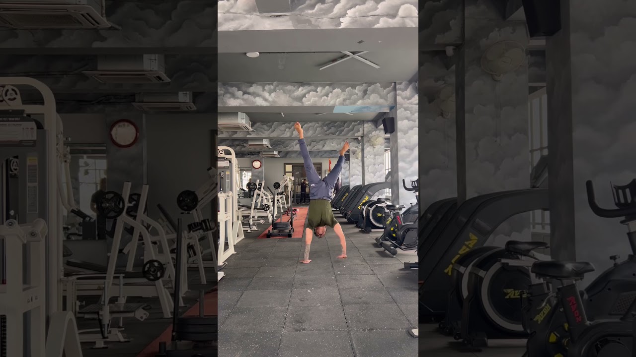 Handstand walk 