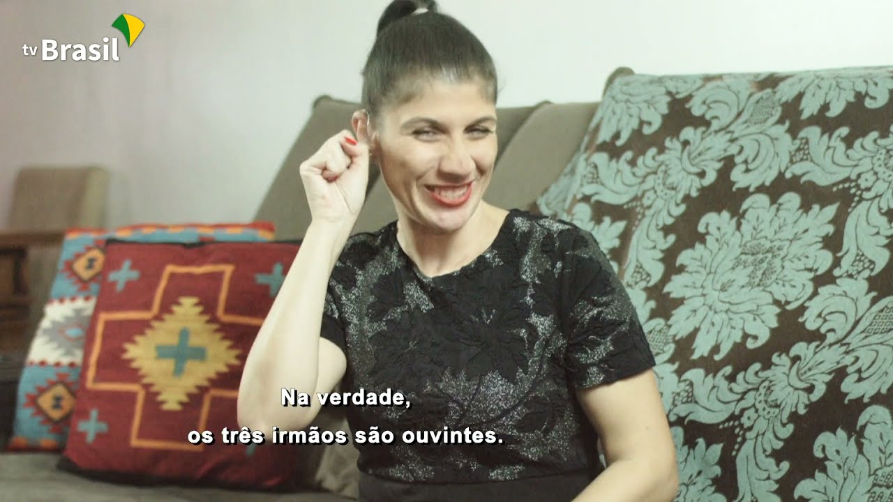 Conheça a história de Janaína, que nasceu com surdez profunda | Programa Especial