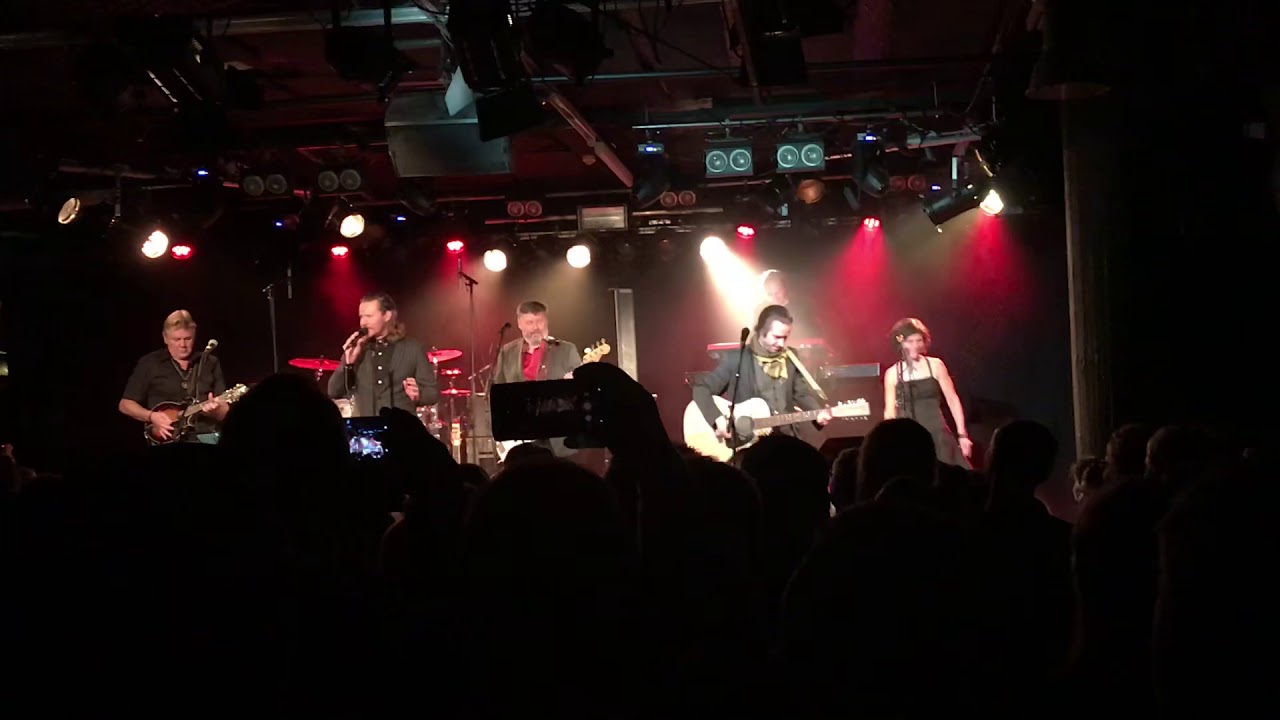 Leevi and the Leavings - Tikapuut taivaaseen @ Tanssisali Lutakko, Jyv&auml;skyl&auml; 29.11.2018
