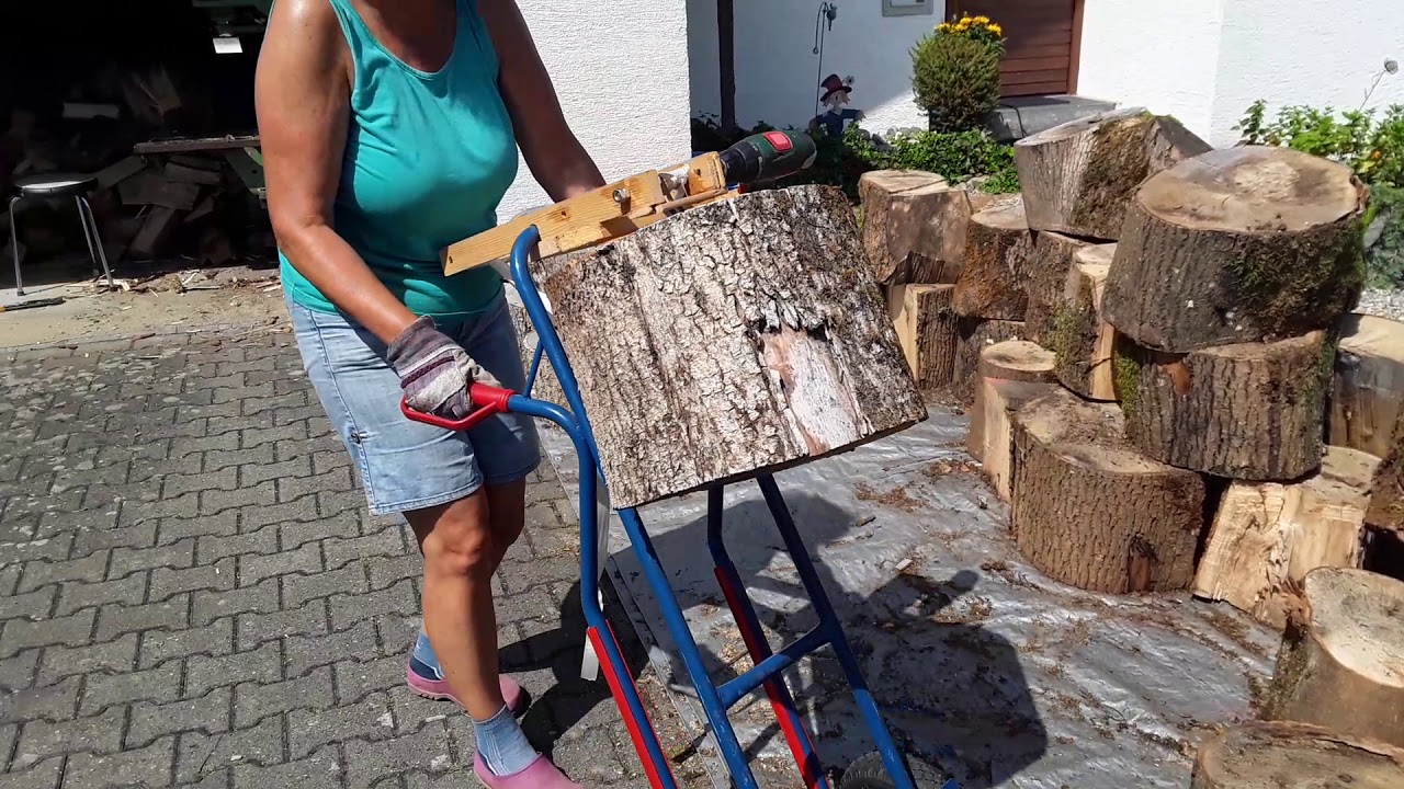 Log lift with a cordless drill, Holztransport zum Spalter mit einer Sackkarre