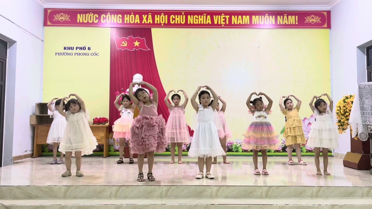 Thiên thần ở khắp nơi mẹ ơii